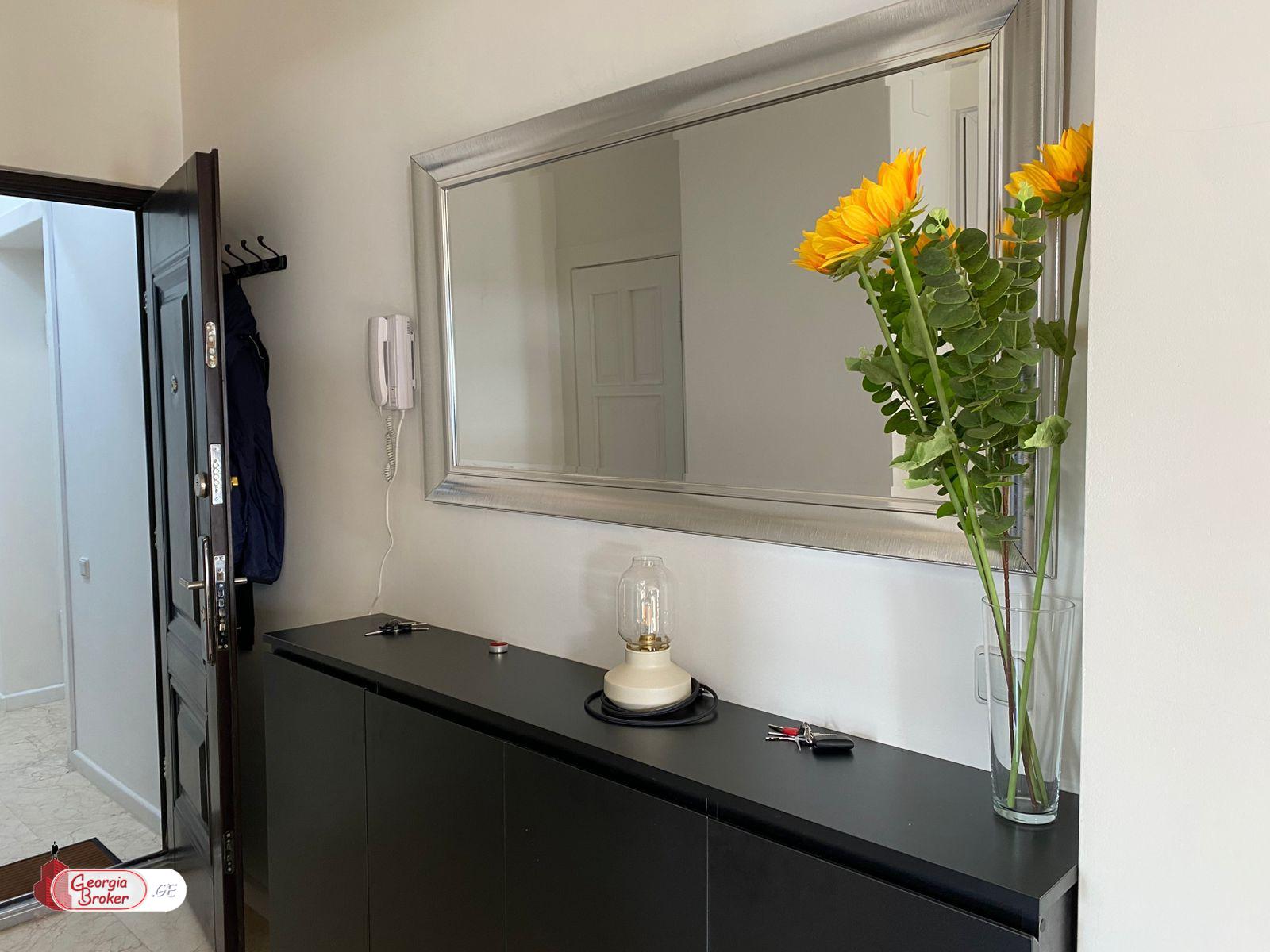 იყიდება ახალი გარემონტებული 6 ოთახიანი ბინა